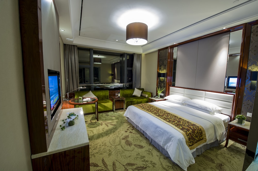 DELUXE, DOUBLE BED
