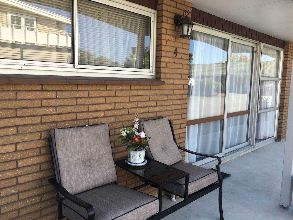 Coachman Motel 27/39