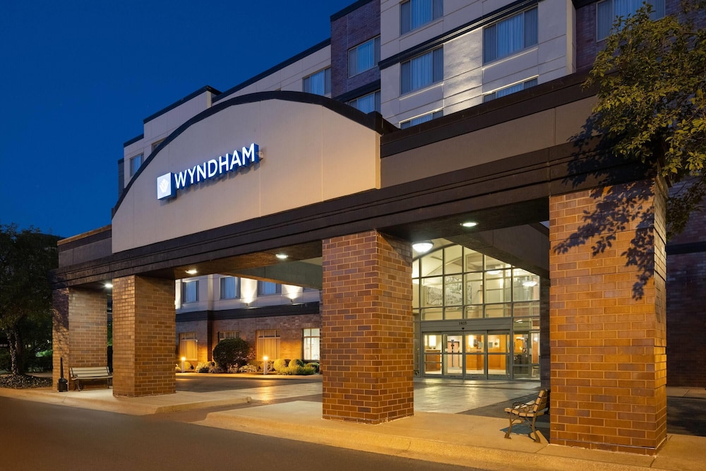 Wyndham Moline on John Deere Commons 3/41