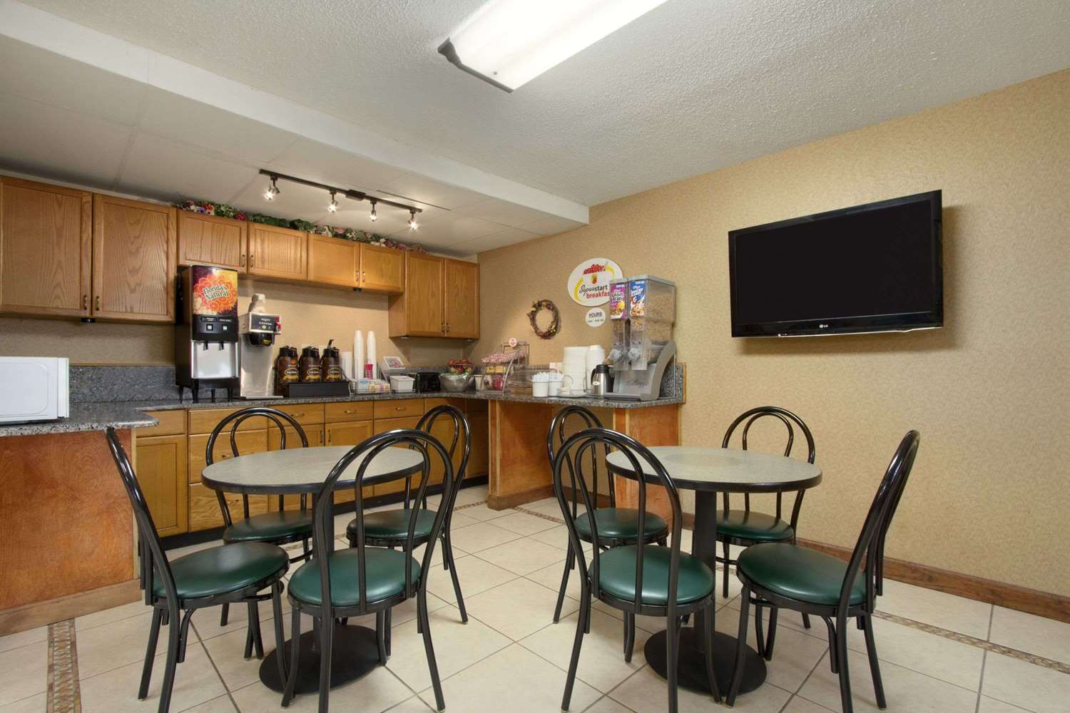 Super 8 by Wyndham Homewood Birmingham Area 5/8