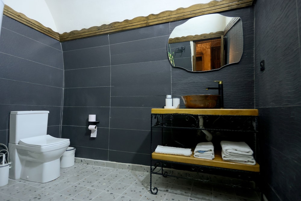 Astarte Hotel 48/50