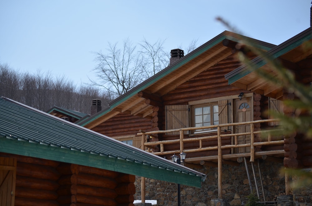 Sfendamos Wood Village 3/32