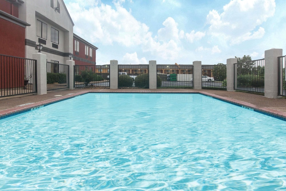 Super 8 by Wyndham Southaven 3/16