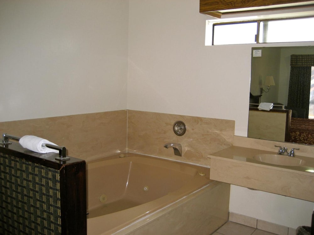 Jamestown Railtown Motel 28/31