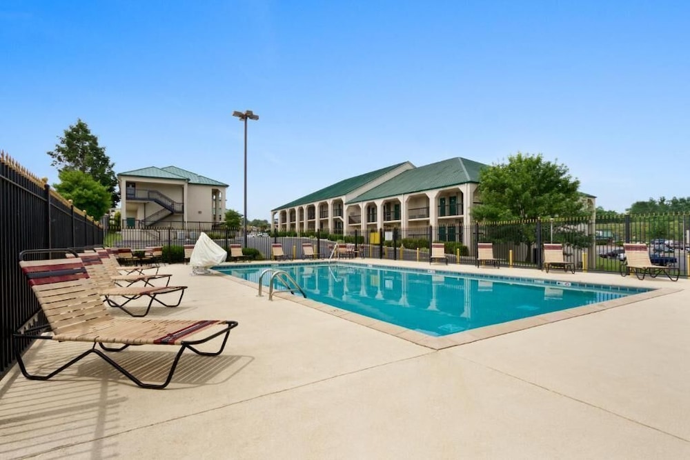 Baymont by Wyndham Johnson City 36/45