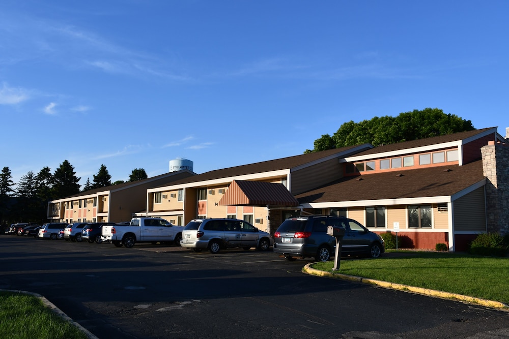Stillwater Inn Suites 46/50