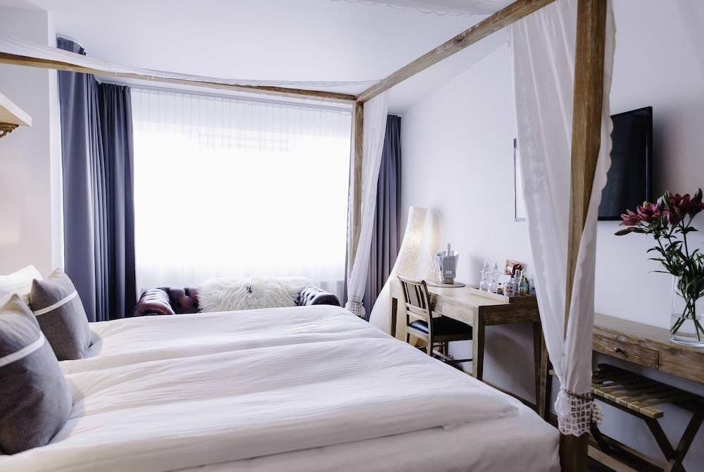 Hotel Eyja 14/63
