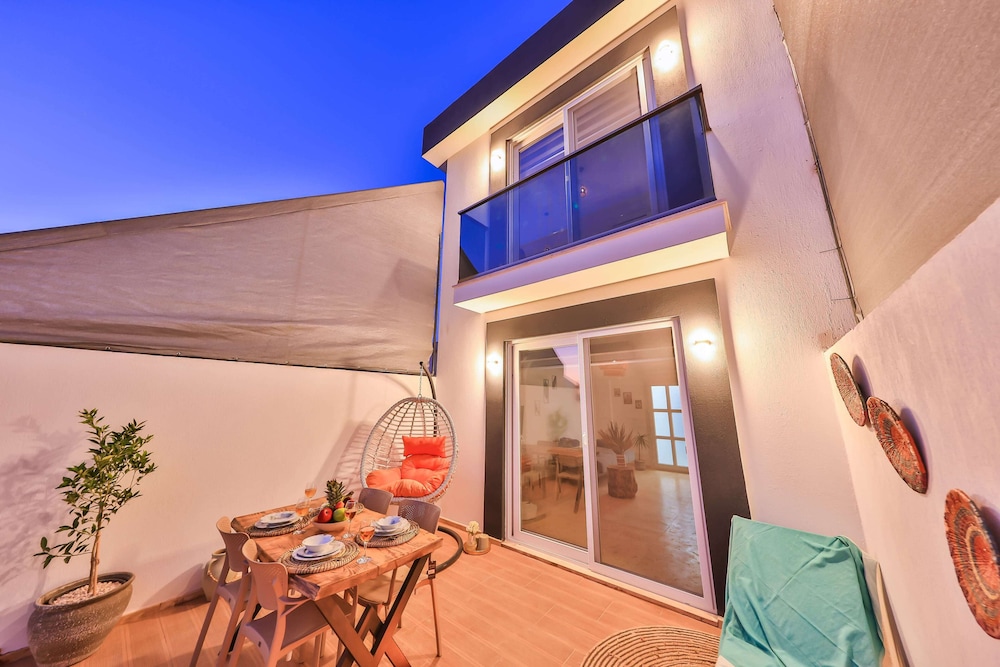 Villa Ay 24/48