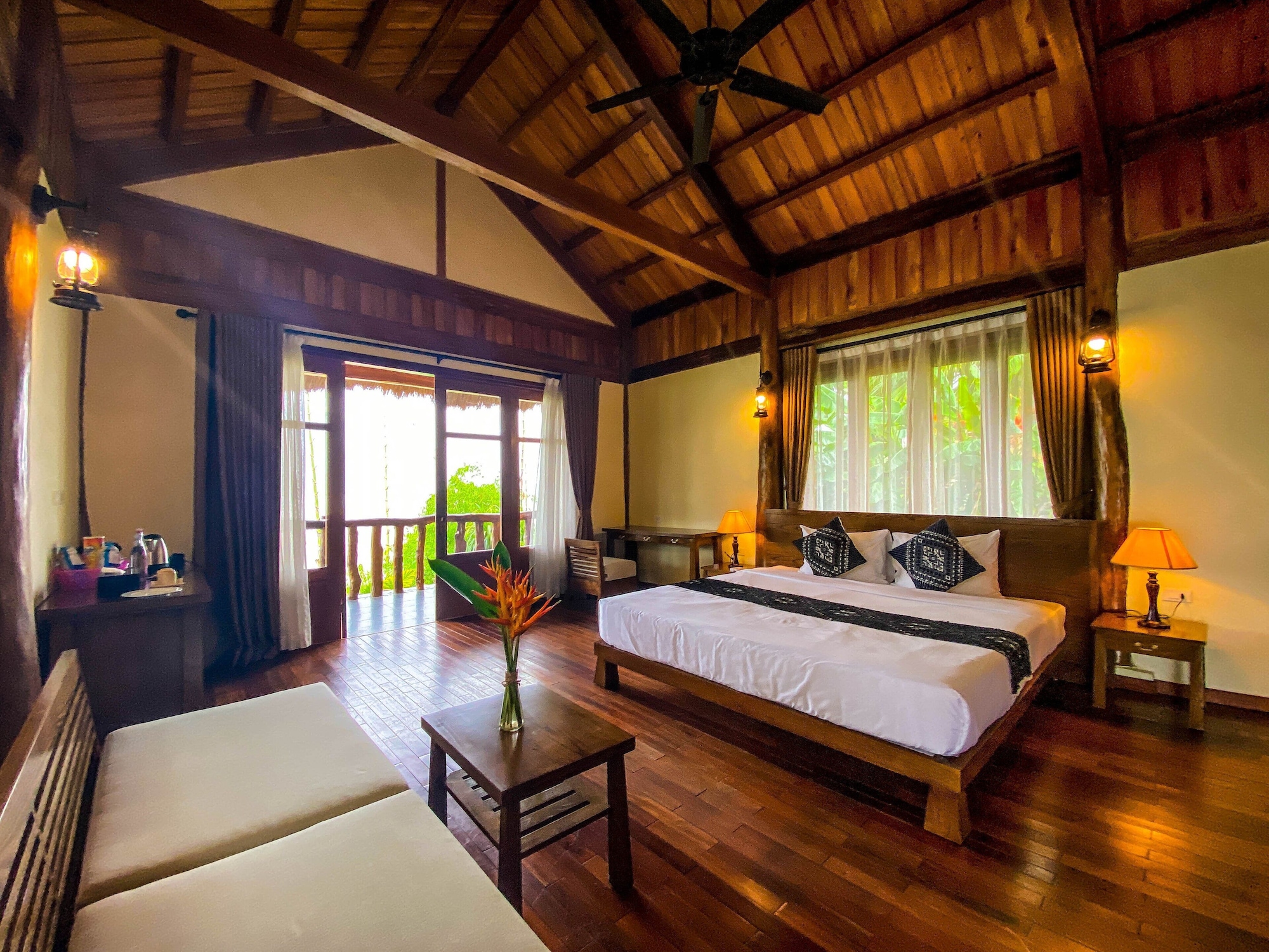Bungalow, King Bed, Lake View, Sofa