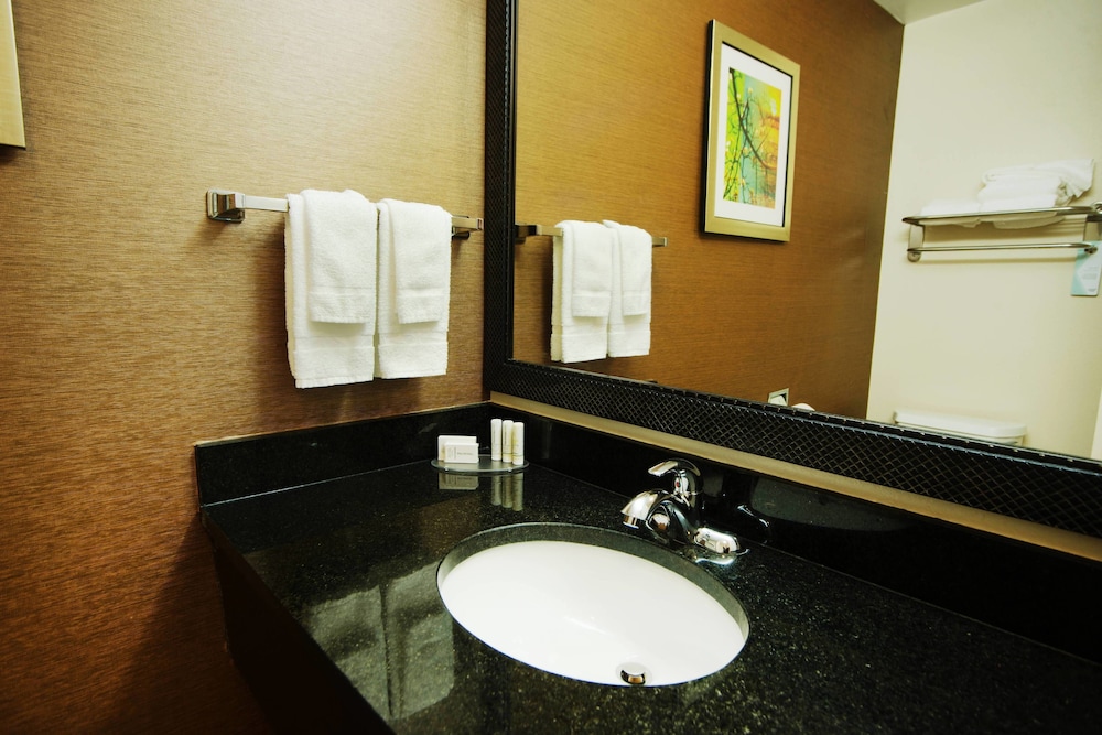 Fairfield Inn & Suites by Marriott Bartlesville 12/32
