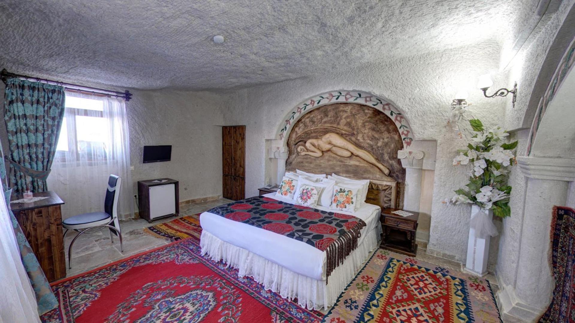 Cave, Comfort, Suite