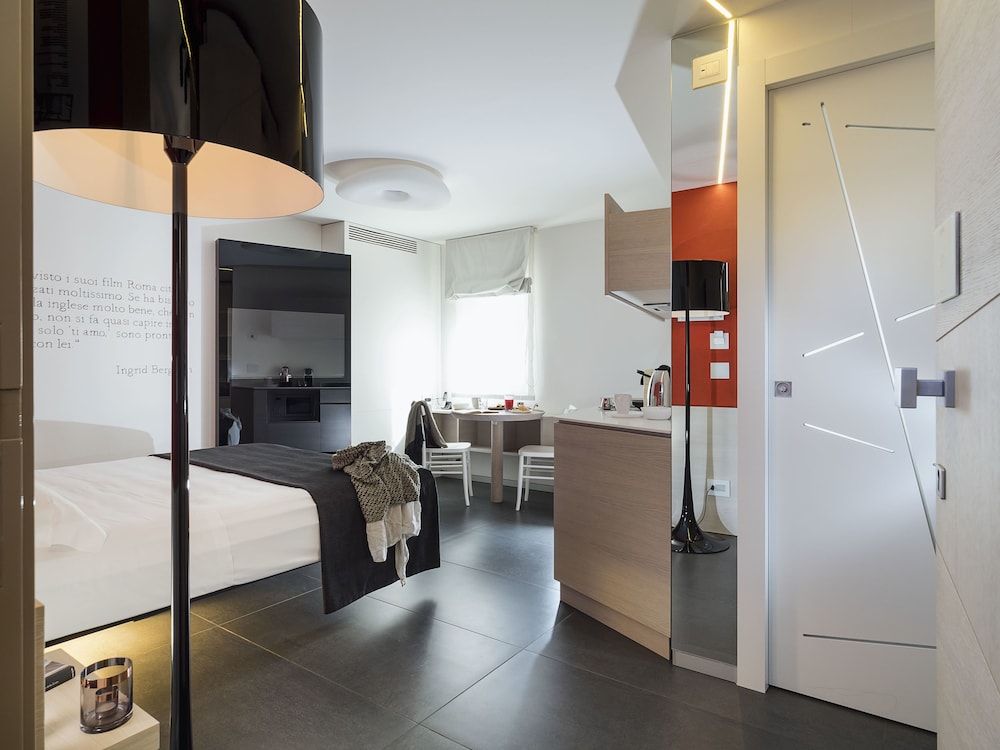 DUOMO SUITES & SPA 44/50