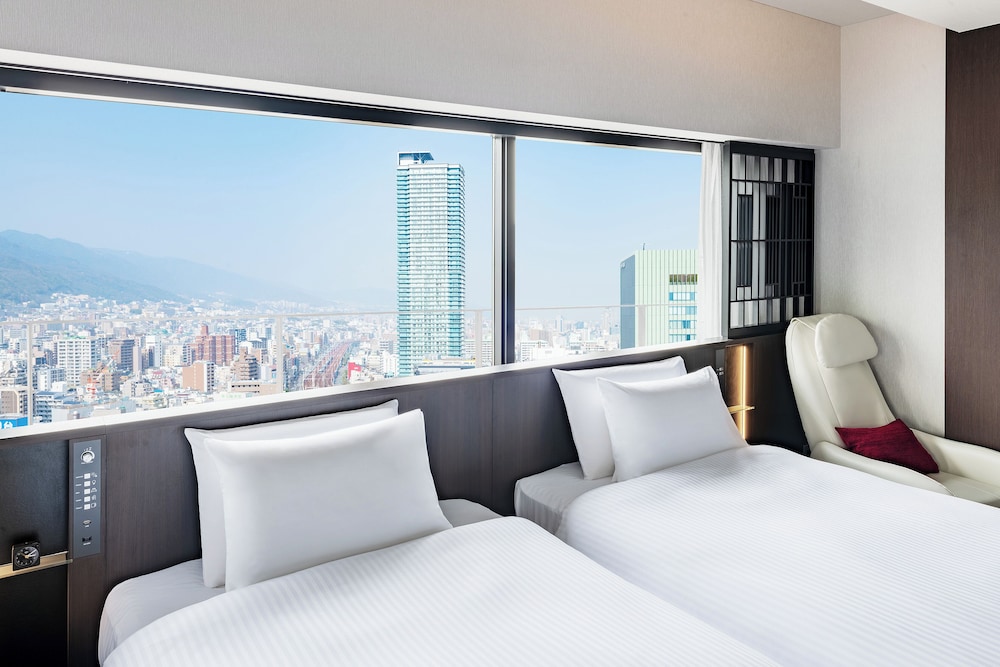 ROOM, TWIN BEDS, HIGH FLOOR, CORNER