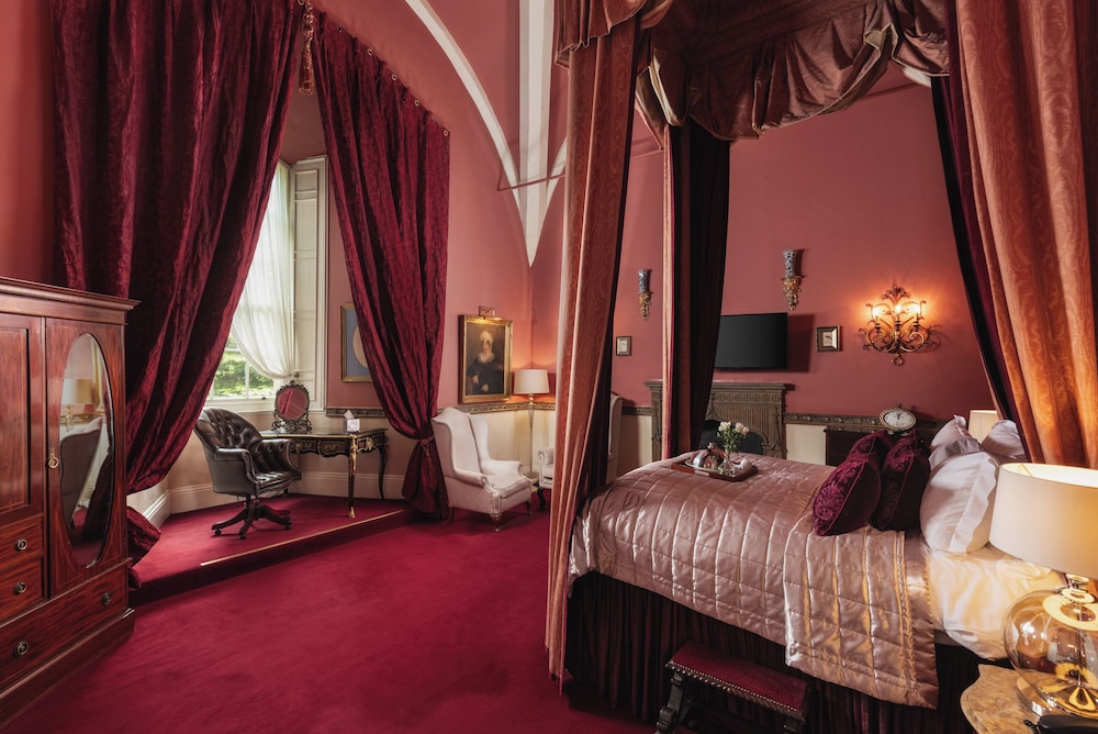 SUITE, KING BED
