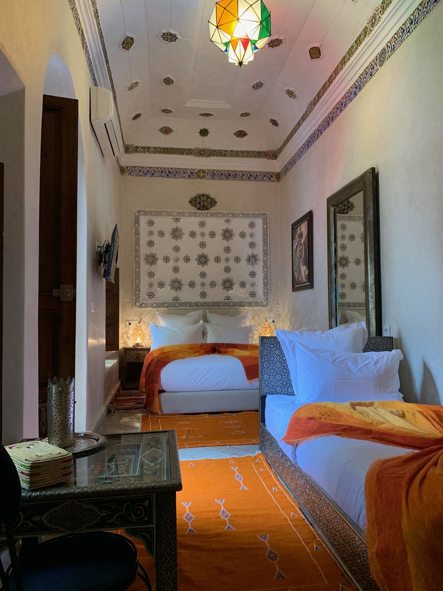 Oriental, Suite, 1 Double and 1 Single Bed