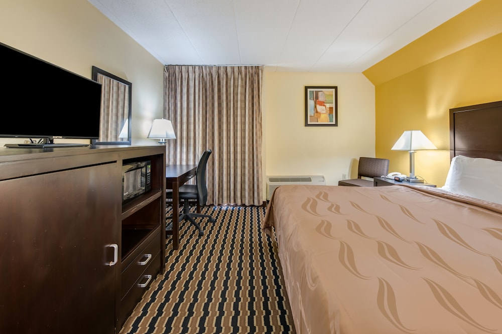 ROOM, QUEEN BED, SMOKING