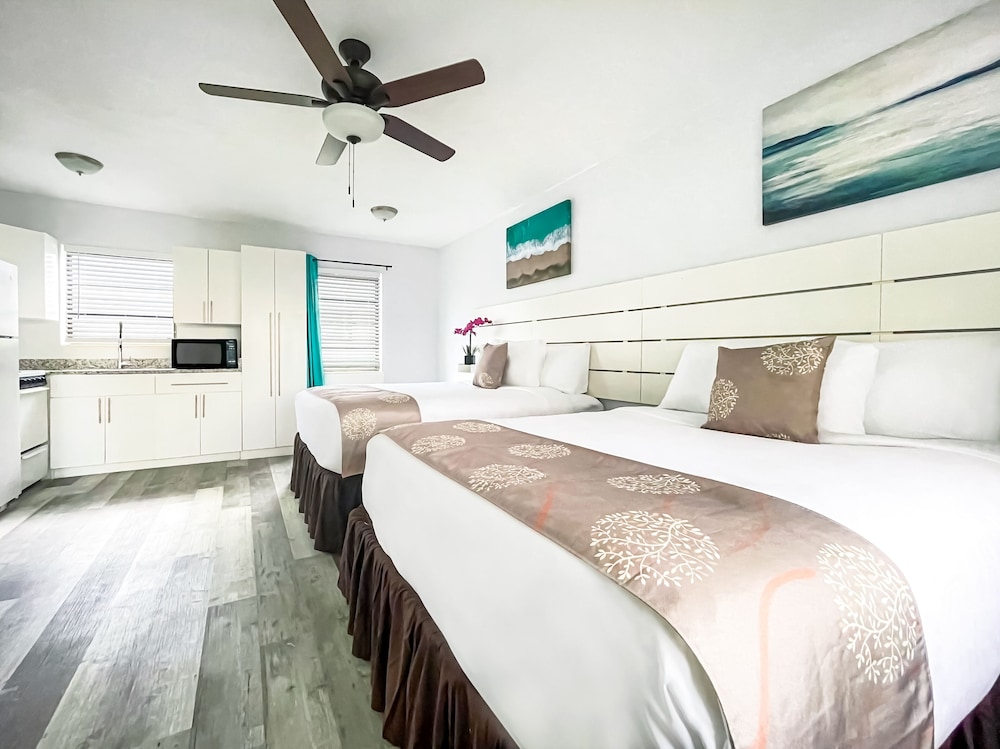 STANDARD, 2 DOUBLE BEDS
