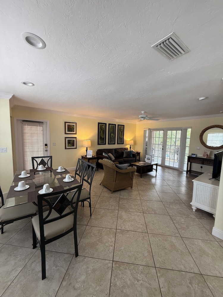 Siesta Key Inn 28/50
