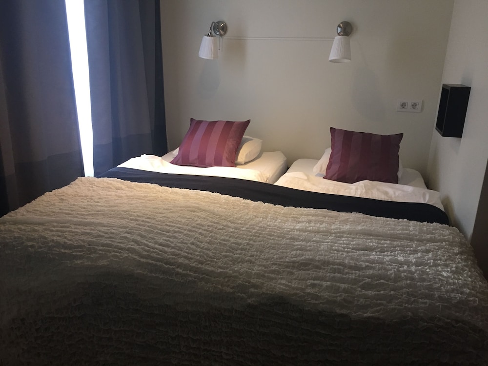 North West Hotel & Restaurant 12/64