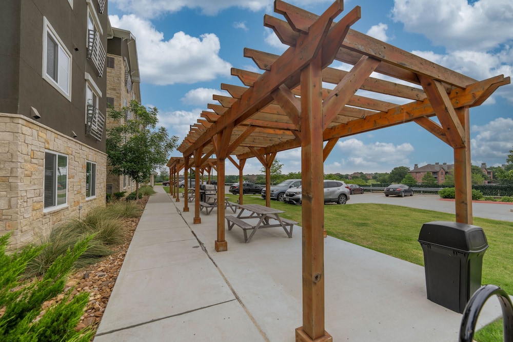 Soka Suites Dallas - Las Colinas 25/31