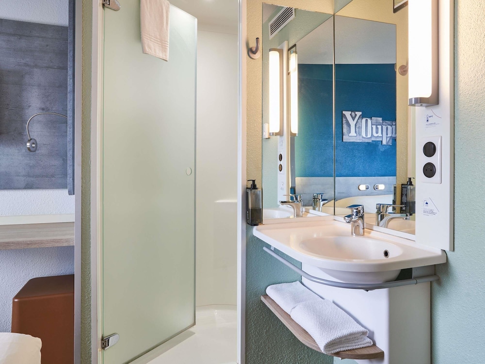 غرفة بسرير مزدوج وسرير بطابقين، Ibis Budget Bordeaux Centre Gare Saint Jean 6/9