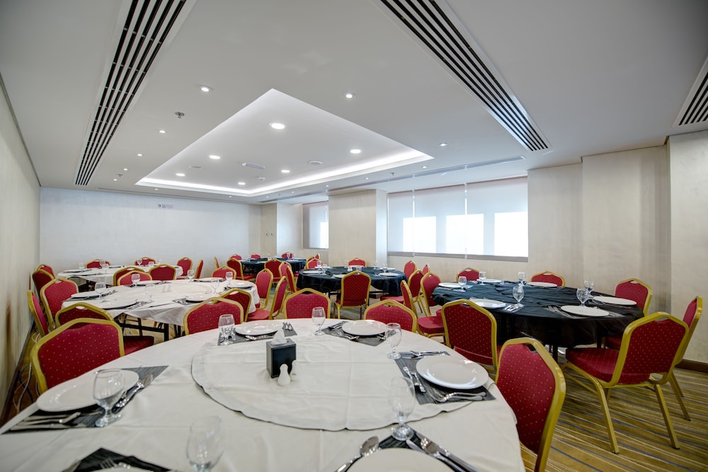 Center Hotel Sharjah 28/34