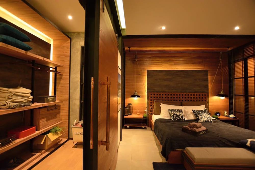 The Cabin Beach Resort 34/63