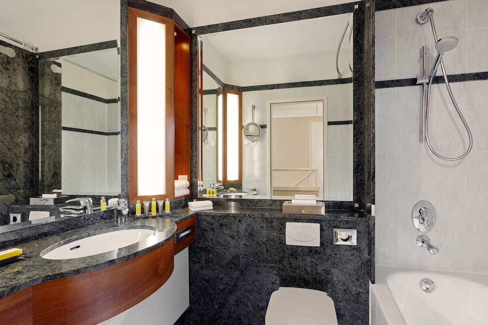 Warsaw Presidential Hotel 52/56