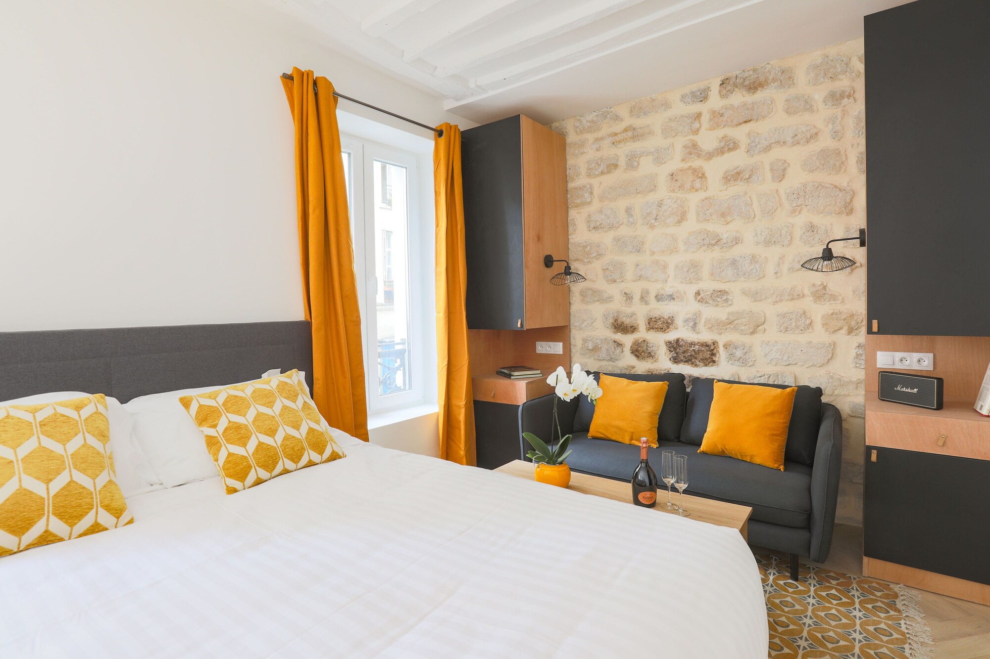 SIGNATURE, STUDIO, SUITE