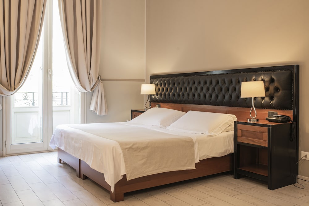 PREMIUM, DOUBLE BED, CITY VIEW