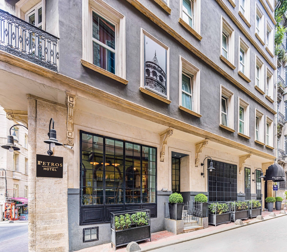 Petros Hotel 8/50
