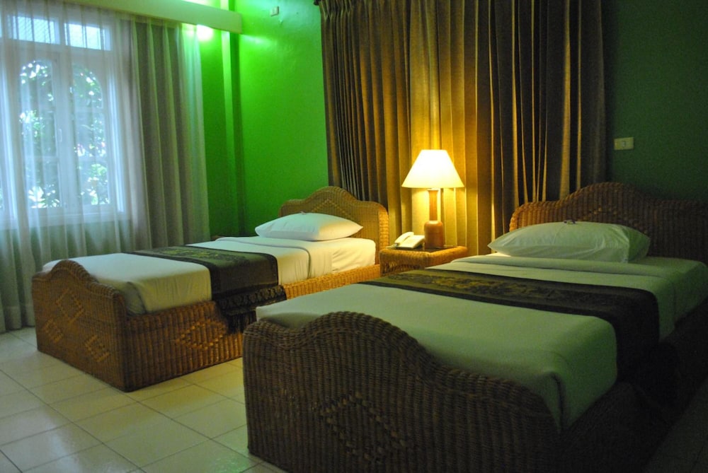 Smile Inn Hotel 12/62