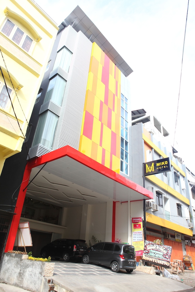 Life Hotel Soekarno Hatta Makassar 2/19