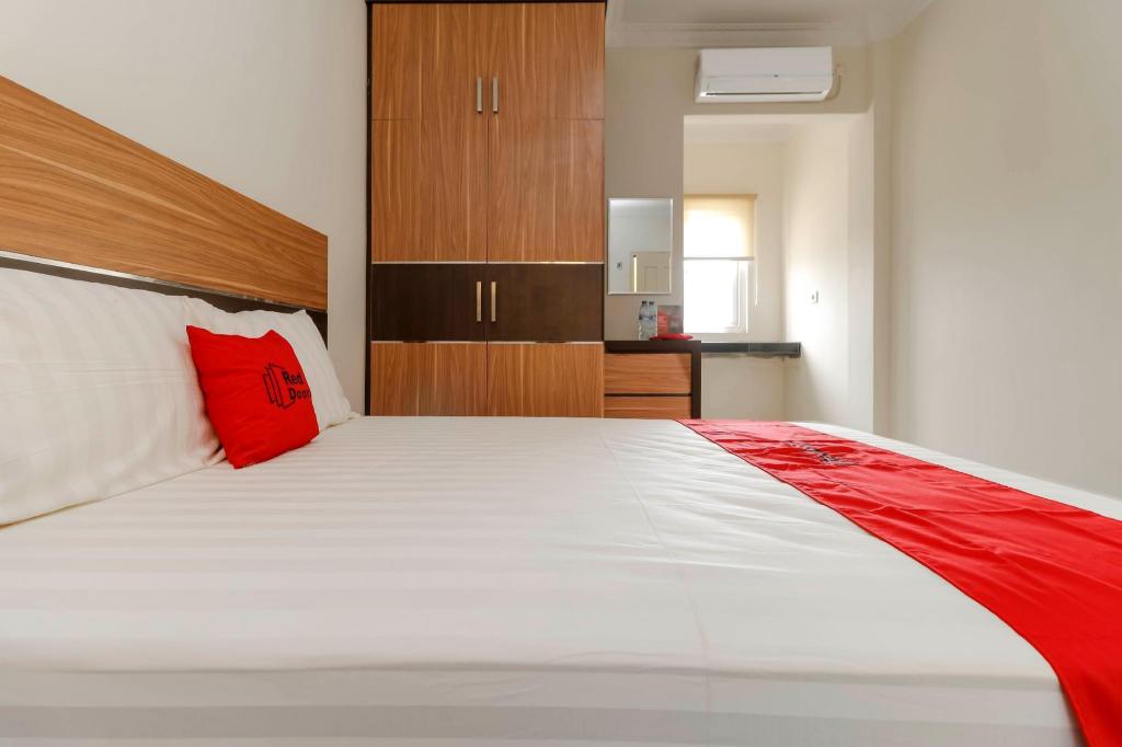 Reddoorz Plus Near Palembang Square Mall 15/33