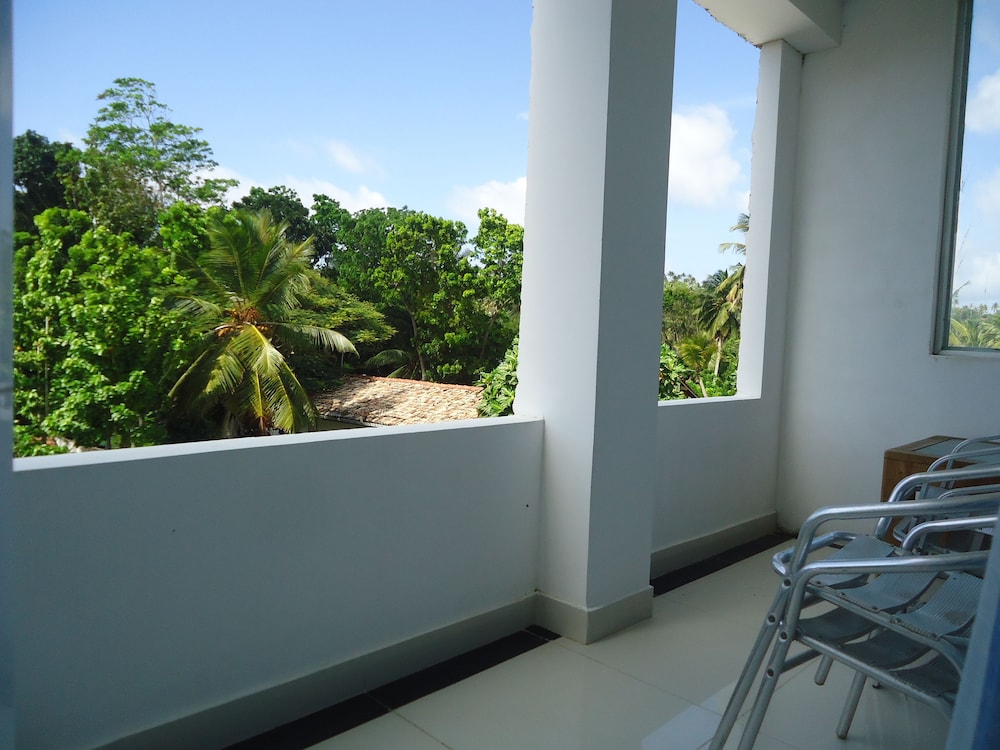 Sky Garden Mirissa 37/41