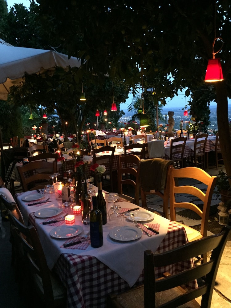 Hotel Villa Sermolli 36/50