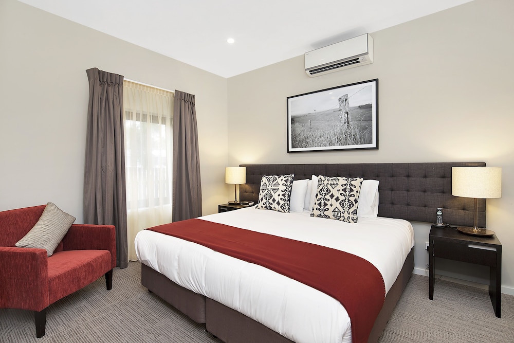 Studio, King Bed, Kitchenette