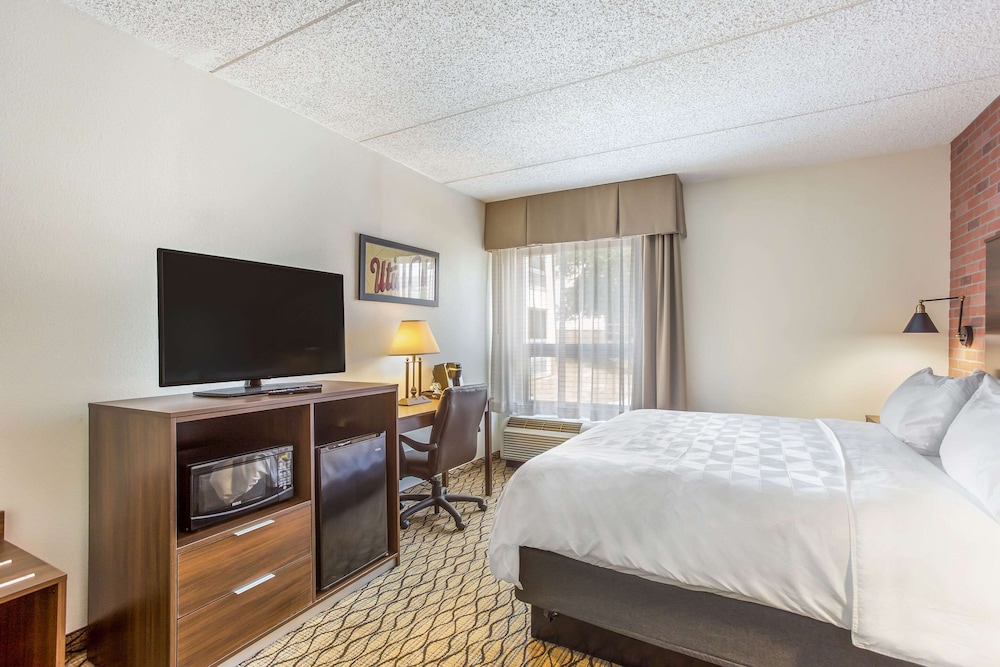 Burrstone Inn, an Ascend Collection Hotel 15/55