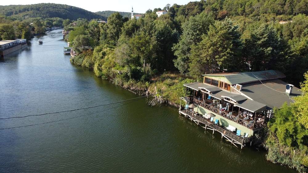Sweet Home River Hotel 42/50