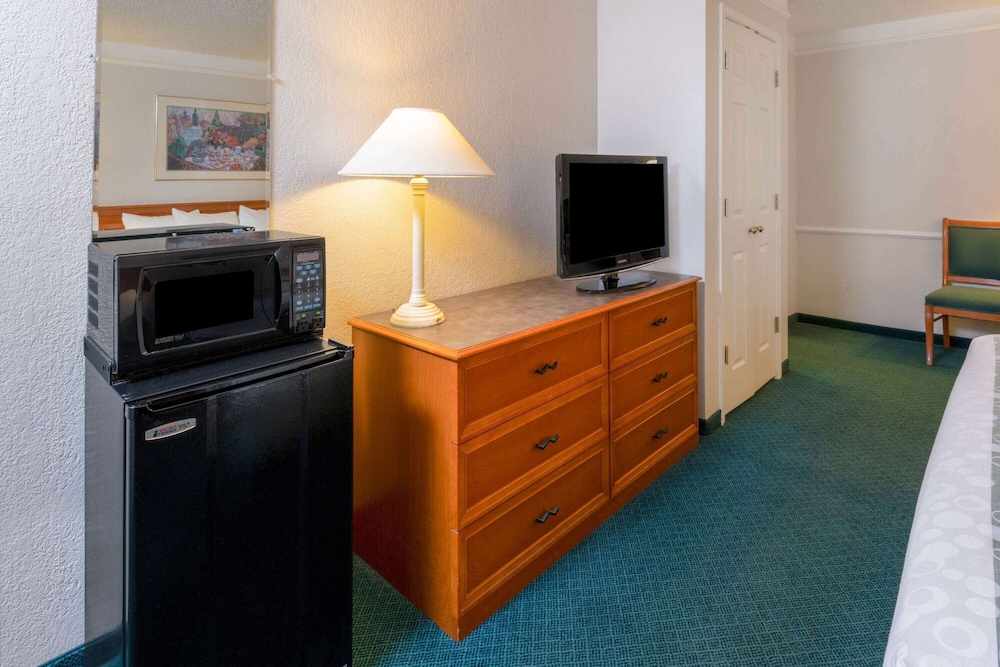 La Quinta Inn Farmington 40/44