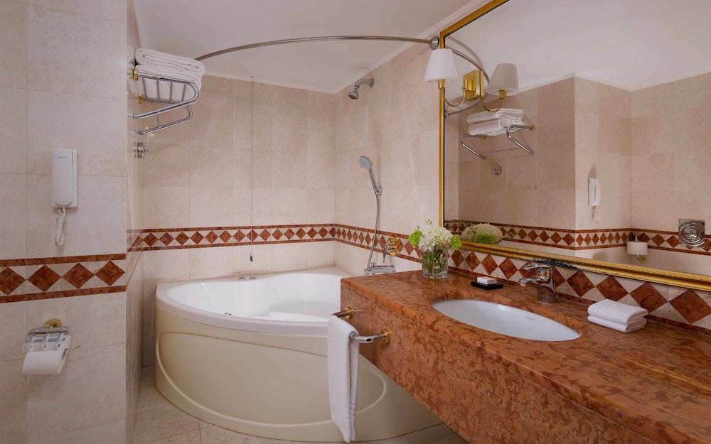 Grand Hotel Bucharest 43/46