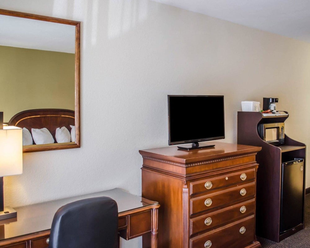 Quality Inn and Suites Pensacola Bayview 49/49