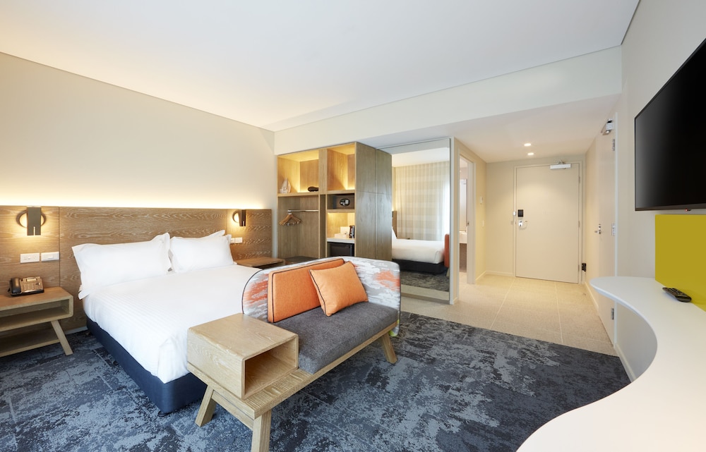 HOLIDAY INN EXPRESS ADELAIDE CITY CENTRE 19/63