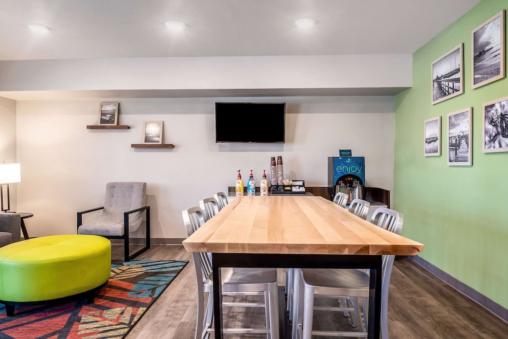 WoodSpring Suites Naples West 38/50