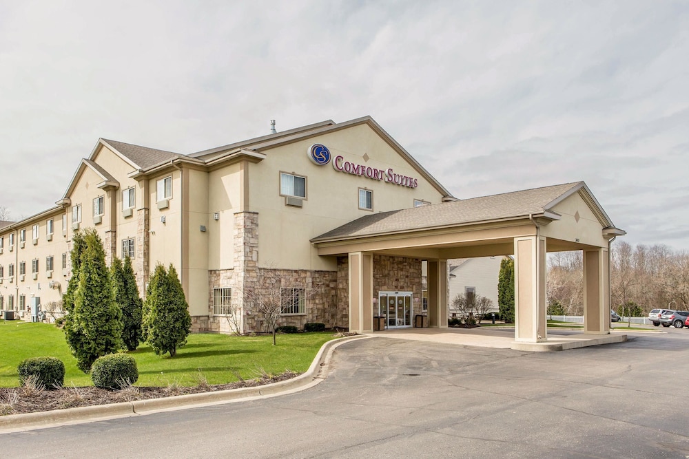 Comfort Suites Lake Geneva East 1/46