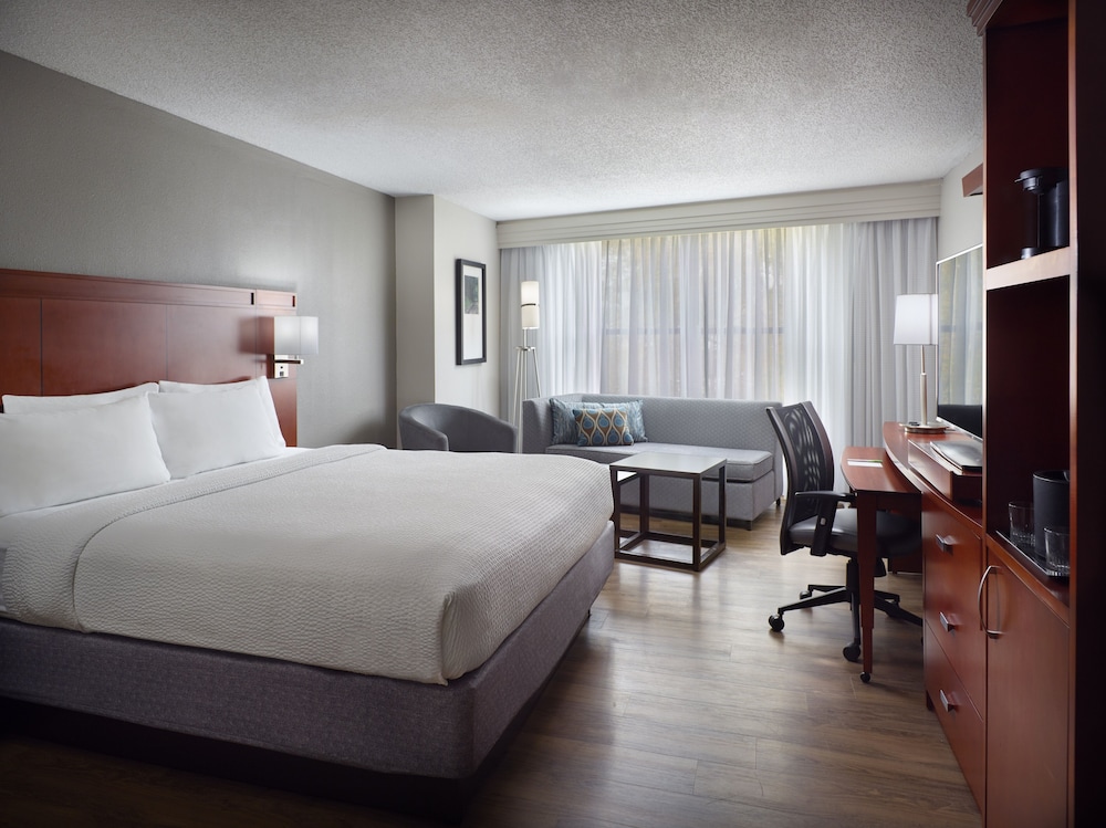 Room at Courtyard Atlanta Decatur Downtown Emory, DECATUR - GA