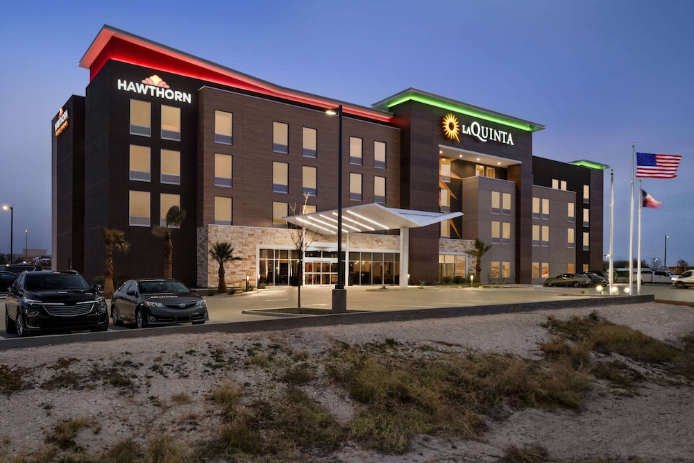 La Quinta Inn and Suites by Wyndham Del Rio 52/65