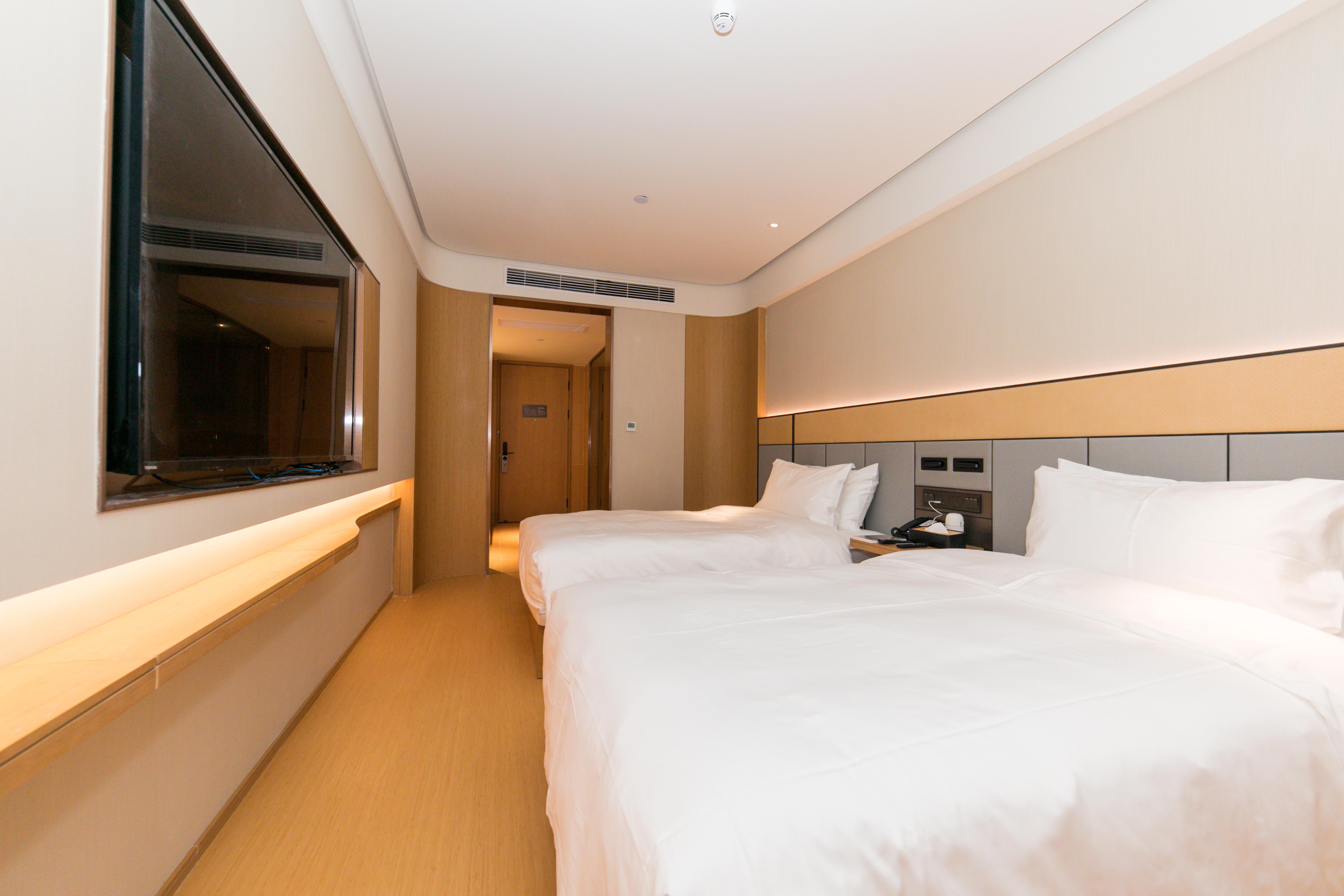 Ji Hotel (Hefei South Railway Station North Square) 13/30