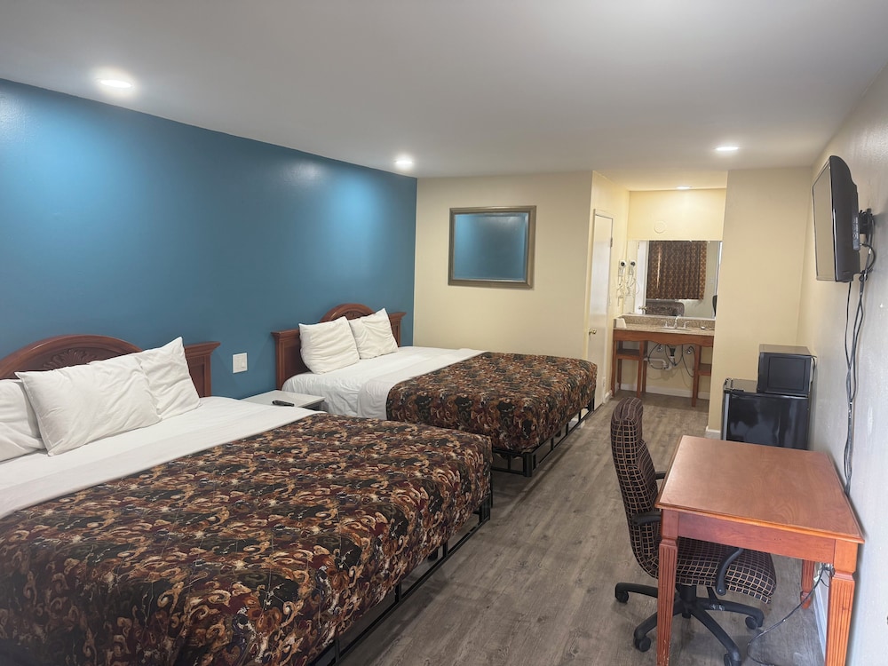ROOM, 2 KING BEDS