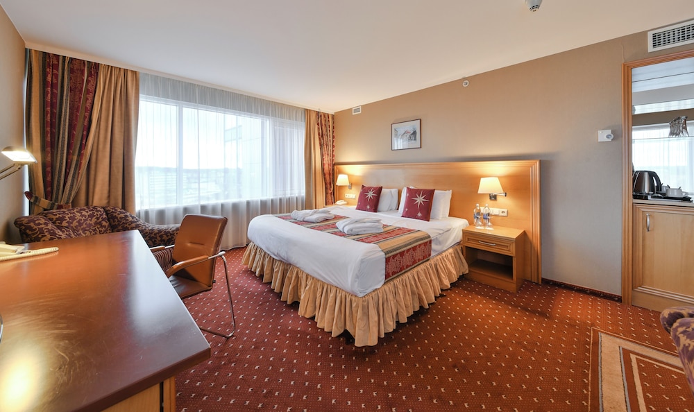BUSINESS, DOUBLE BED